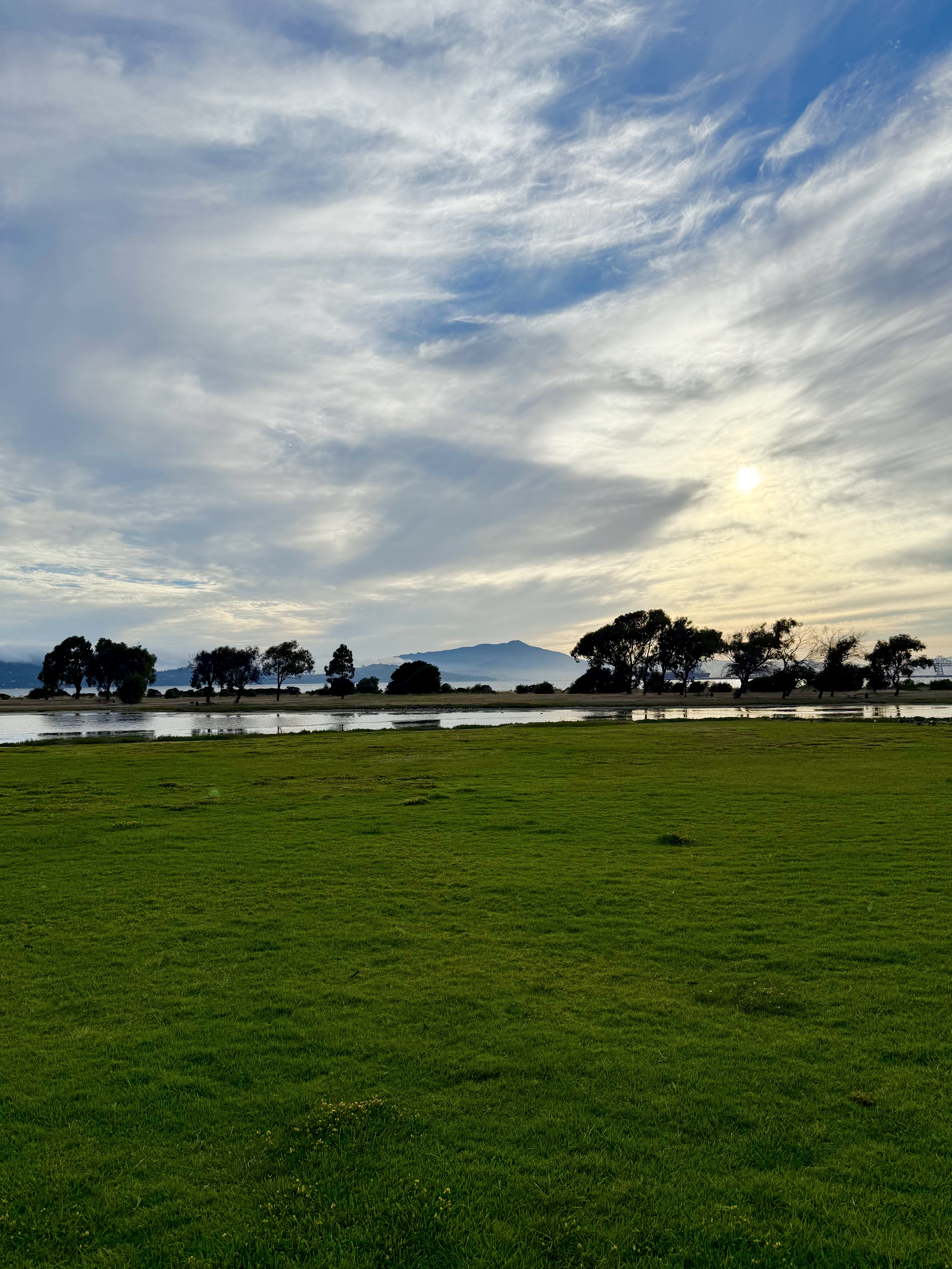 Beautiful view of the river and themountains from Richmond Regional Park